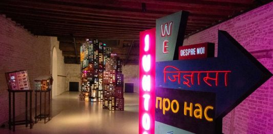 “About Us. Tracey Snelling for The Human Safety Net” ultimi giorni per visitare la mostra alle Procuratie Vecchie in Piazza San Marco a Venezia