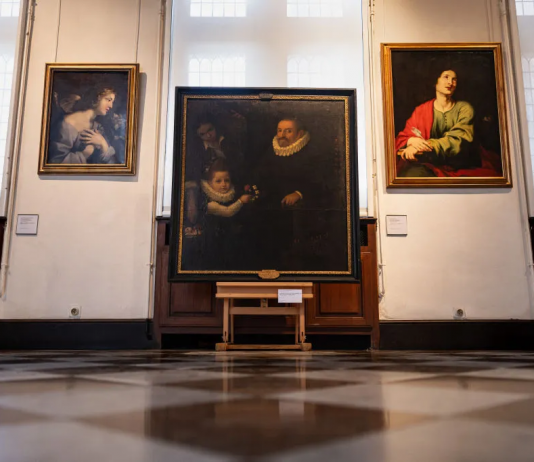 In Francia è stata scoperta un’opera di Lavinia Fontana dimenticata in un museo Lavinia Fontana, Ritratto di gentiluomo, sua figlia e un servo, Musée de la Chartreuse di Douai, Francia