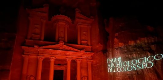 Petra e il Colosseo: un gemellaggio culturale tra due meraviglie del mondo