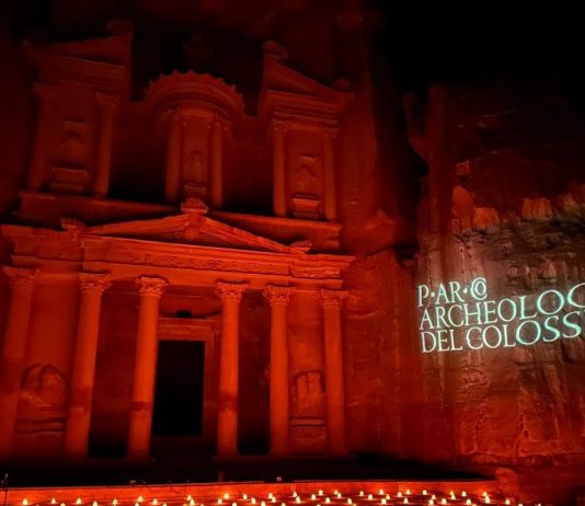 Petra e il Colosseo: un gemellaggio culturale tra due meraviglie del mondo