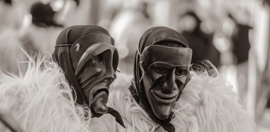 Carne o Ossa: al MUACC di Cagliari, il volto contemporaneo del Carnevale barbaricino