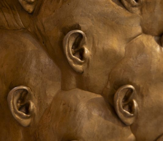 L’arte è un incontro con il tempo dell’esistenza: intervista a Tony Cragg Tony Cragg, Infinite forme e bellissime, Roma, 2025, veduta della mostra, ph. Monkeys Video Lab