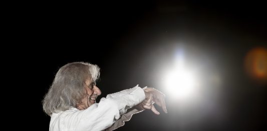 Psicopatologia della vita quotidiana, nella voce e nel corpo di Alessandro Bergonzoni