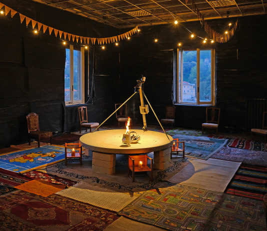 Neverland Gaza di Alessandro Bulgini, un tè tra le macerie a Flashback Habitat Alessandro Bulgini, Neverland Gaza, 2025, Flashback Habitat, Torino