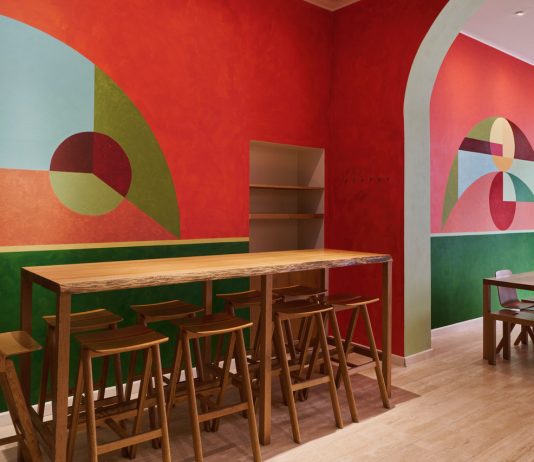 A Milano c’è un locale di cucina giapponese che ogni stagione cambia pelle grazie agli artisti contemporanei