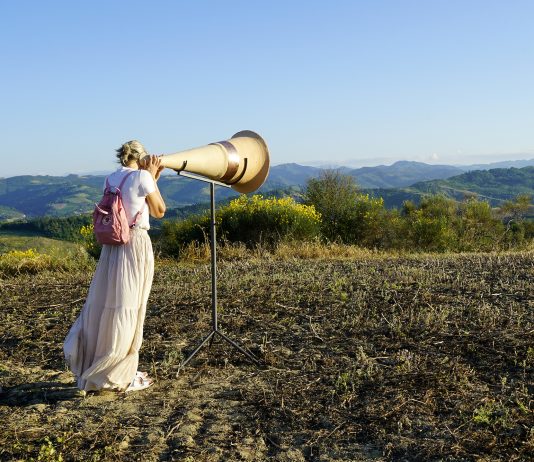 La bellezza e la fragilità di un paesaggio azzurro in un progetto itinerante a Bologna