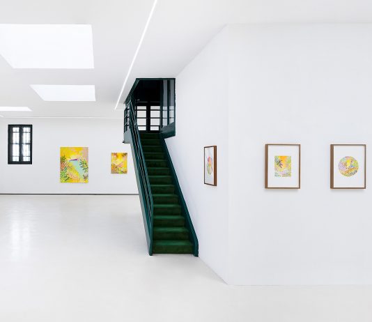 Si vive tra le fiamme in “rapt glittery beguile awhile”, personale di John McAllister a Venezia