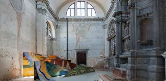 Montagne sommerse e relitti abitati: la nuova mostra di Ocean Space a Venezia