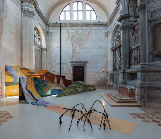 Montagne sommerse e relitti abitati: la nuova mostra di Ocean Space a Venezia