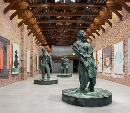 L’universo sfaccettato di Thomas Schütte invade Punta della Dogana