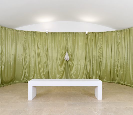 Gli intrecci tra passato, presente e futuro di Barbara Prenka in mostra a Venezia