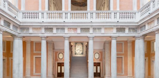 Perdere il contatto con la realtà: gli scenari di Tatiana Trouvé a Palazzo Grassi