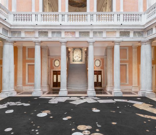 Perdere il contatto con la realtà: gli scenari di Tatiana Trouvé a Palazzo Grassi