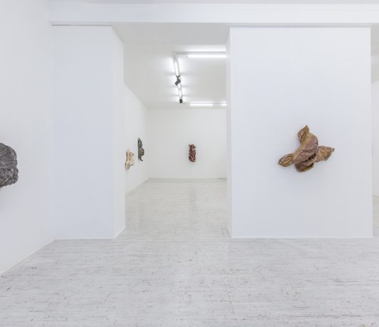 Del poeta il fin la meraviglia. Lynda Benglis, di nuovo, stupisce a Bergamo