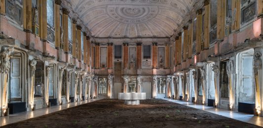 A Milano Nico Vascellari trasforma Palazzo Reale in un “campo” di tensioni e rinascita nico vascellari