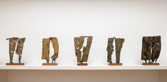 Scultura anti-monumentale: a Milano va in scena il “colloquio diabolico” di Consagra Pietro Consagra. Colloquio diabolico