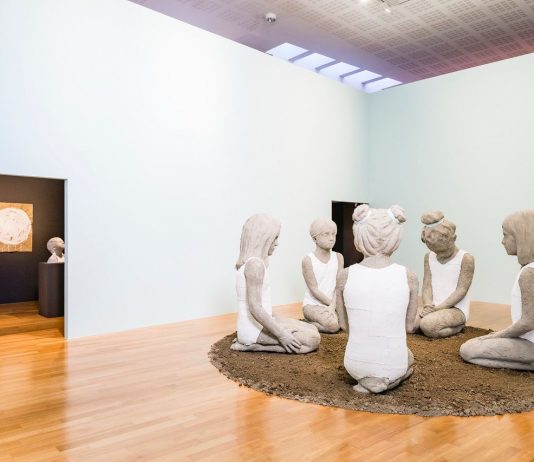 Tornare bambini è un gioco serio: la poetica di Valerio Berruti in mostra ad Alba