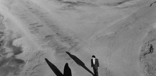 Shirin Neshat: la storia dell’artista, attivista e dissidente politica raccontata al PAC di Milano shirin neshat