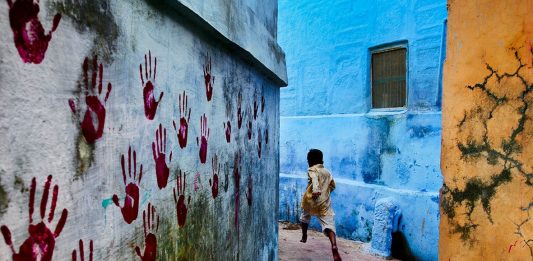 Icone e orizzonti remoti di Steve McCurry, in una doppia mostra a Biella Steve McCurry