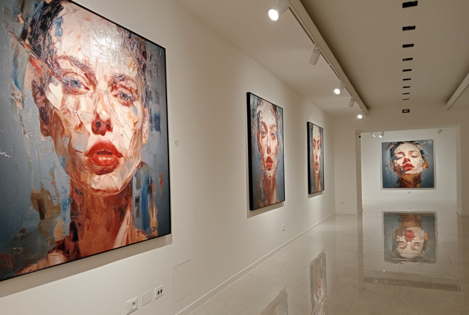 Mario Matera, A Tale of Her, veduta della mostra, SimonBart Gallery, Bologna, 2025. Ph. Michela Pisano