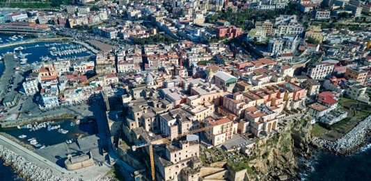 Panorama fa tappa a Pozzuoli: la mostra di ITALICS torna in Campania pozzuoli panorama italics