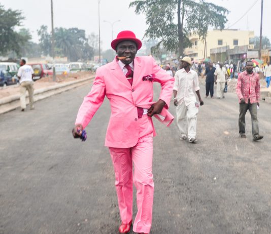 Nel sud del mondo la moda diventa un gesto radicale: viaggio visivo di Daniele Tamagni