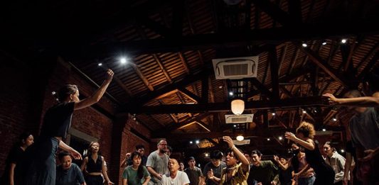 Il corpo in scena: la Biennale Teatro 2025 secondo Willem Dafoe Biennale Teatro 2025