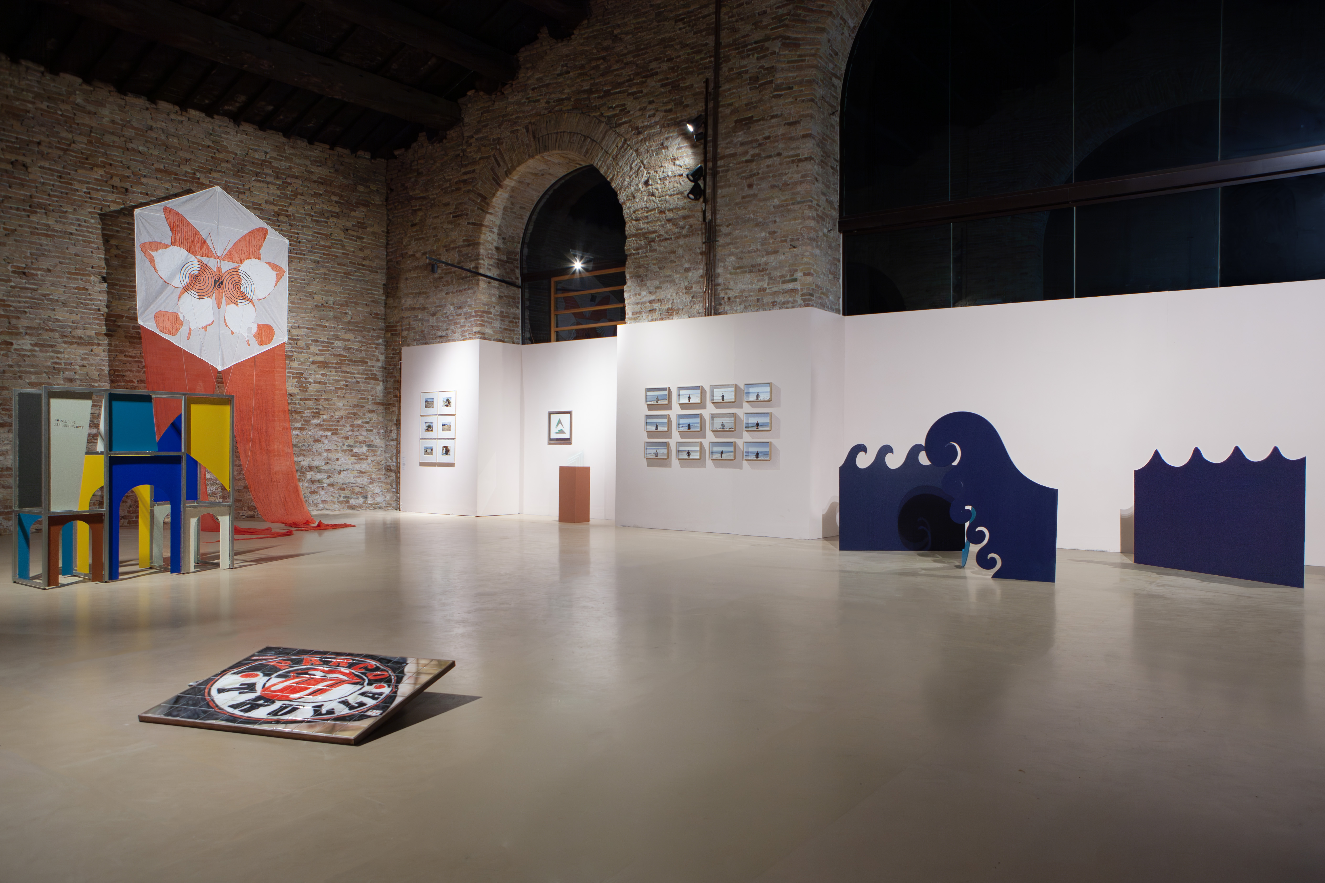 ENDLESS SUMMER, veduta della mostra, Magazzino del Sale, Cervia, 2025, ph. Chiara Pavolucci