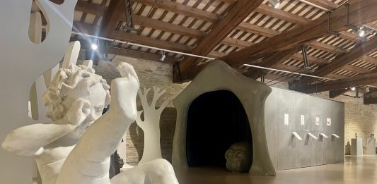 Enzo Cucchi, in Ancona: metterci le mani è necessario