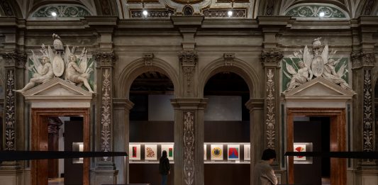 Leggere (e costruire) il mondo come un diagramma: la ricerca dello studio AMO/OMA alla Fondazione Prada di Venezia