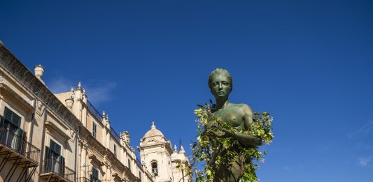 Arte contemporanea nel Barocco siciliano: la prima Fuori Infiorata di Noto Fuori Infiorata, Noto, 2025