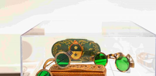 The Lens of Time – The History of Eyewear in Italy la mostra che racconta l’importanza dell’occhiale nella cultura e nella storia. Fino al 30 luglio a Palazzo Flangini, Venezia