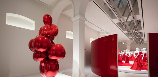 PM23: a Roma apre la nuova Fondazione Valentino e Giammetti PM23, Roma, 2025, Horizons Red, Photo Credit Whatever Milan