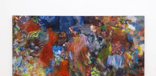 Il paesaggio come respiro vitale, nella pittura dell’artista portoghese Ana Manso Ana Manso, cornucopia, 2025, tie-dye, acrilico e olio su tela di cotone, cm 130 x 250. Photo: Danilo Donzelli