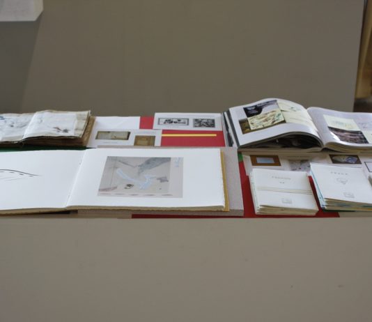 Alfabeti, paesaggi, simboli e altre meraviglie del libro d’artista: la mostra a Brescia Arte racchiusa tra le pagine di un libro, veduta della mostra, Palazzo Bertazzoli, Bagnolo Mella, 2025