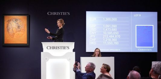 Guanti bianchi per la collezione di Helga ed Edzard Reuter Reuter christie's