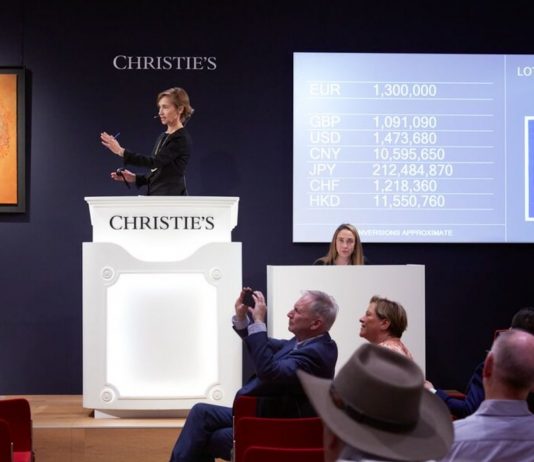 Guanti bianchi per la collezione di Helga ed Edzard Reuter Reuter christie's