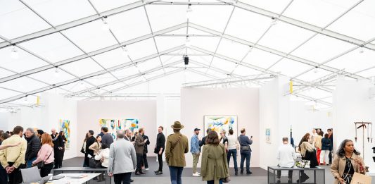 Ari Emanuel acquisirà Frieze entro la fine del 2025 Ari Emanuel frieze