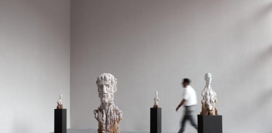 Christian Bolt, pensare con la terra: intervista all’artista svizzero Christian Bolt