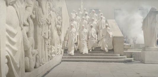 Da Armani a Rick Owens: cinque mostre di moda da non perdere questa primavera