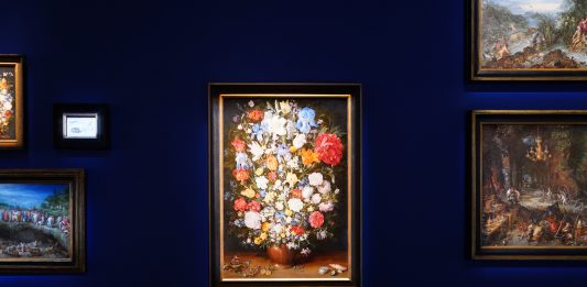 Alla Pinacoteca Ambrosiana di Milano il nuovo allestimento ci fa riscoprire Brueghel e i fiamminghi