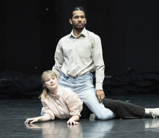 Piacevoli sorprese della danza internazionale al Festival Interplay di Torino INTERPLAY, SARAH BALTZINGER E ISAIAH WILSON (FR - LU), Ph Andrea Macchia