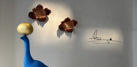 Uno per tutti, tutti per uno: una mostra corale alla Saraceno Art Gallery di Roma Uno per tutti, tutti per uno, veduta della mostra, Saraceno Art Gallery, Roma, 2025