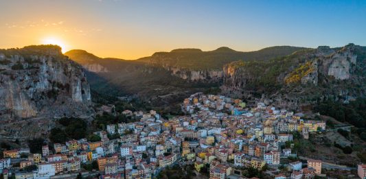 Legarti: a Ulassai, il progetto internazionale di residenze artistiche, in ricordo di Maria Lai