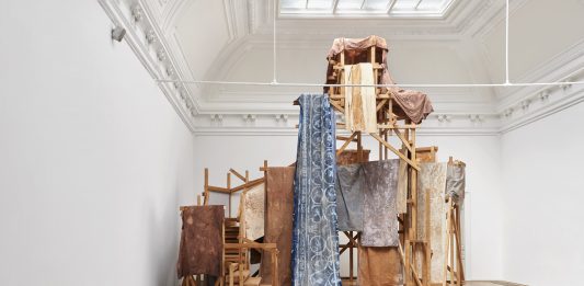 Chi può attraversare i confini? Dala Nasser smaschera il paradosso museale