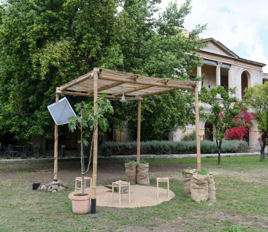 Respirare è un’opera d’arte: l’installazione di Bruna Esposito a Roma Bruna Esposito, Altri Venti – Scirocco, veduta dell'installazione, Giardino dell’Ospitale Santa Francesca Romana, Roma, 2025