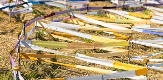 Texĕre – Come fili nell’insieme, la grande mostra di Silvia Scaringella visitabile fino al 5 agosto al Parco Archeologico di Segesta