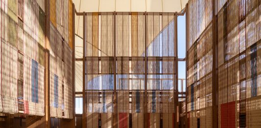 Spazi adattabili, temporanei e trascendenti: la mostra dell’AlMusalla Prize a Venezia