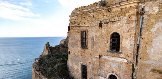 L’archivio diventa racconto vivo: il progetto a Palazzo d’Avalos di Procida Palazzo d’Avalos Procida