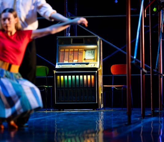 Lo spettacolo di un tempo sospeso: un ricordo al presente di Micha van Hoecke